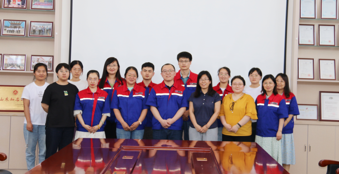 銳智財務(wù)人，努力著，奮斗著！