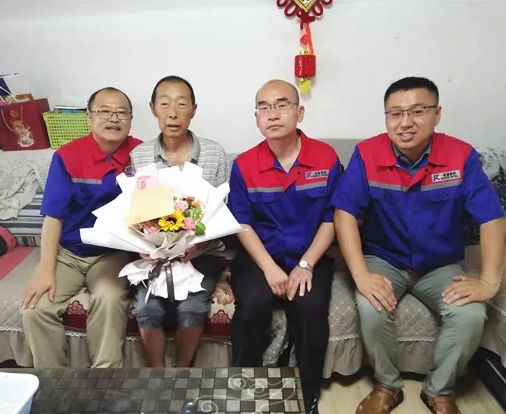 點滴關(guān)愛暖人心