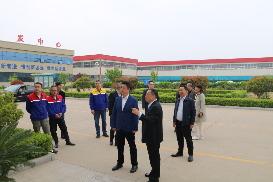 青島市政協(xié)副主席、市工商聯(lián)主席崔作一行蒞臨銳智股份調(diào)研考察