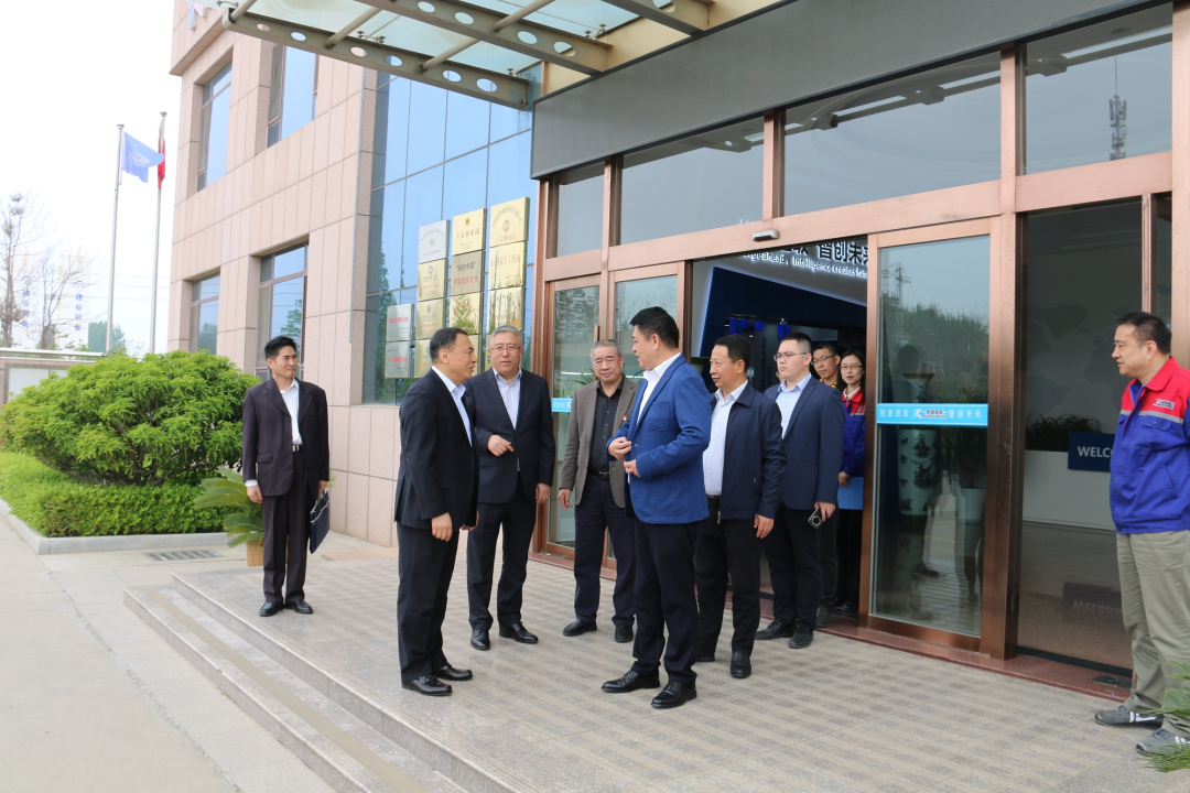 青島市政協(xié)副主席、市工商聯(lián)主席崔作一行蒞臨銳智股份調(diào)研考察