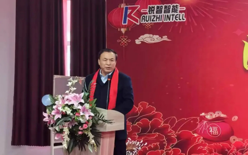 銳智智能董事長兼總經(jīng)理.jpg 銳智智能董事長兼總經(jīng)理.jpg